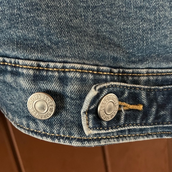 Levi Jean Jacket - Picture 4 of 11